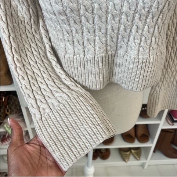 $440 ALICE + OLIVIA Cimaron Wool Cable-Knit Cropped Sweater, Small, EUC - Picture 6 of 11